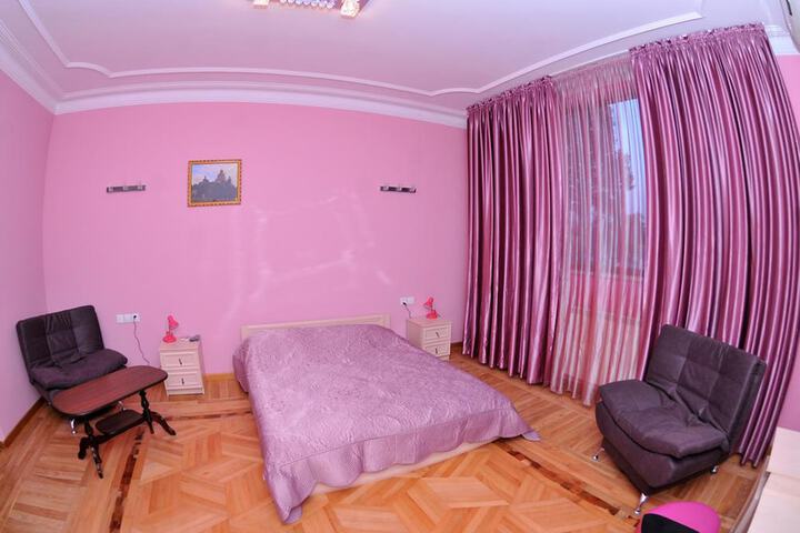 Room 6 of 17