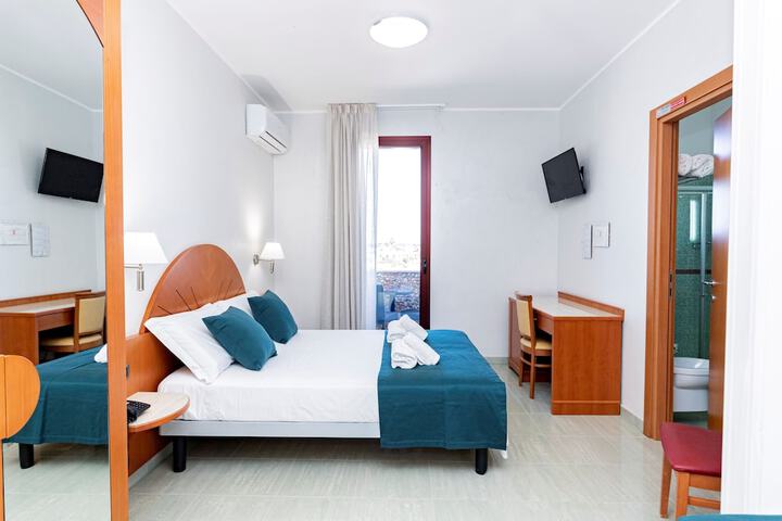 Room 18 of 48