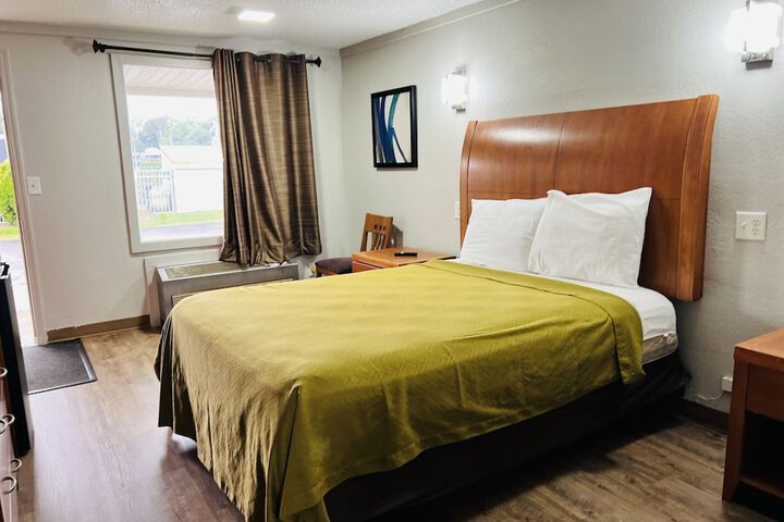1 King Bed (9 of 19)
