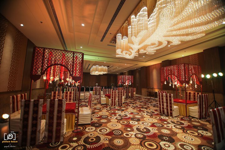 Ballroom/Hall 12 of 20