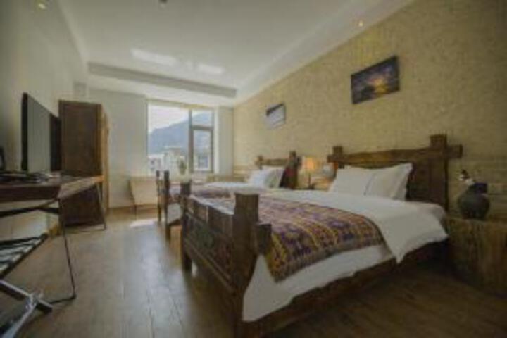 Room 9 of 11