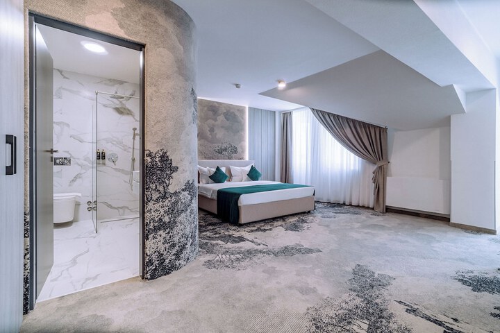 Room 26 of 76
