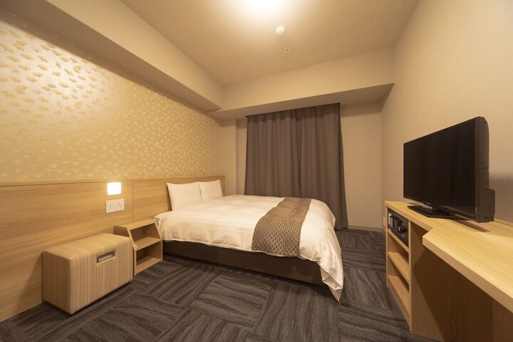 Room 8 of 96