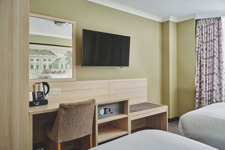 Room 35 of 122