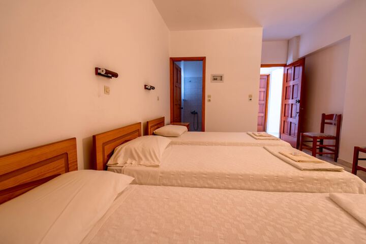 Room 10 of 33