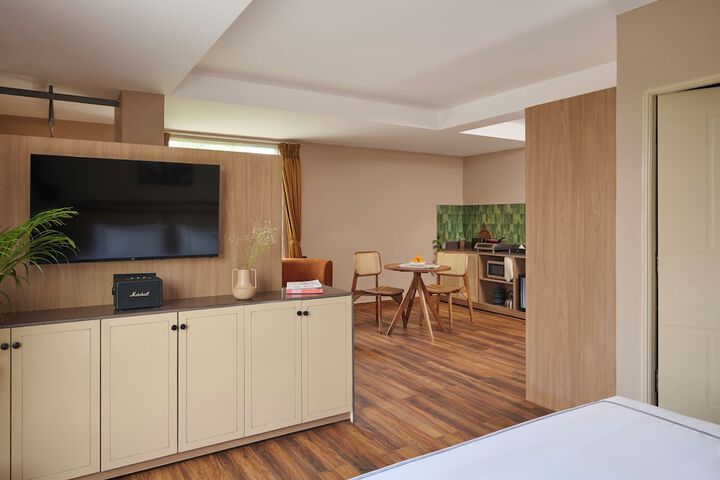 Room 4 of 48