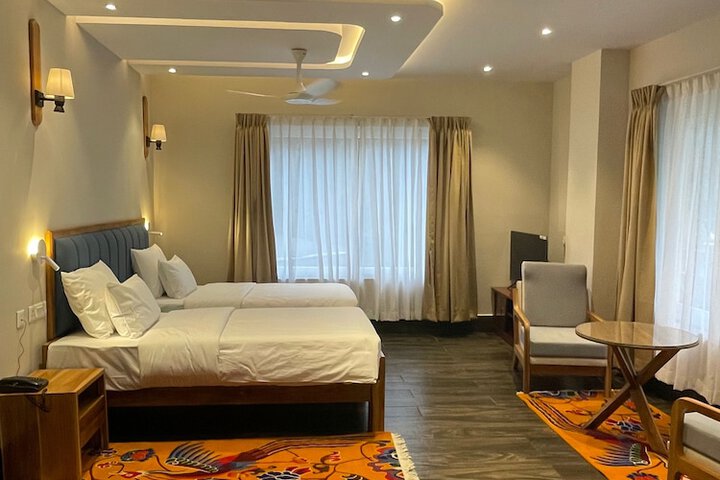 Room 4 of 25