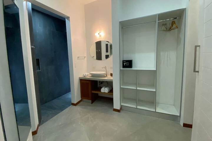Room 53 of 120