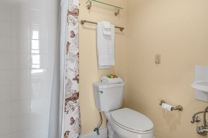 Room 4 of 40