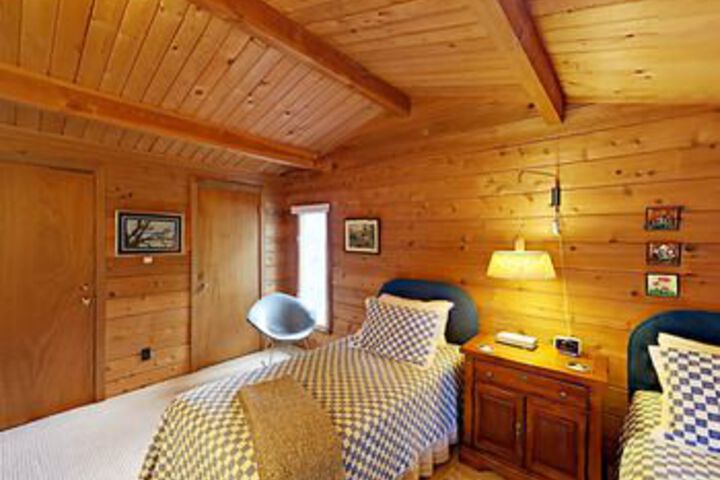 Room 7 of 24