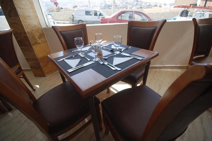 Dining 52 of 78