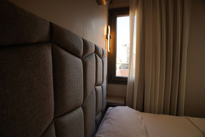 Room 8 of 27