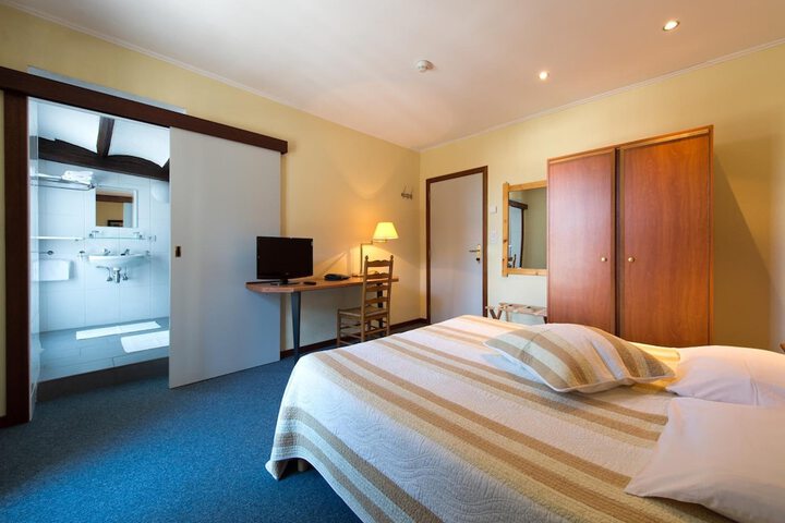 Room 5 of 19