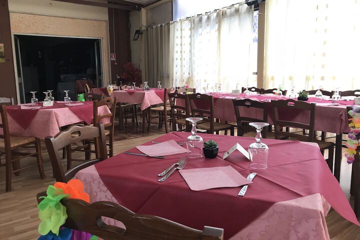 Dining 46 of 65