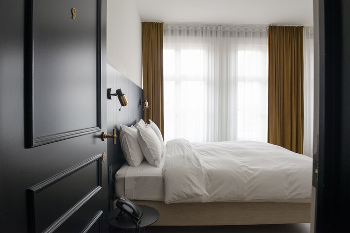 Room 2 of 30
