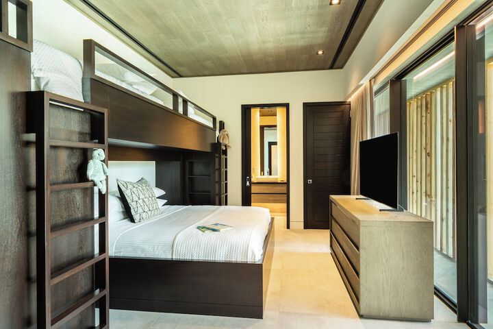 Room 73 of 299