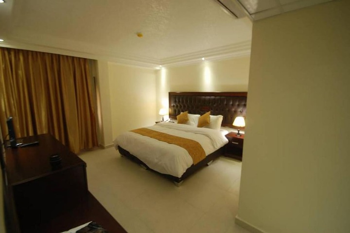 Room 27 of 78