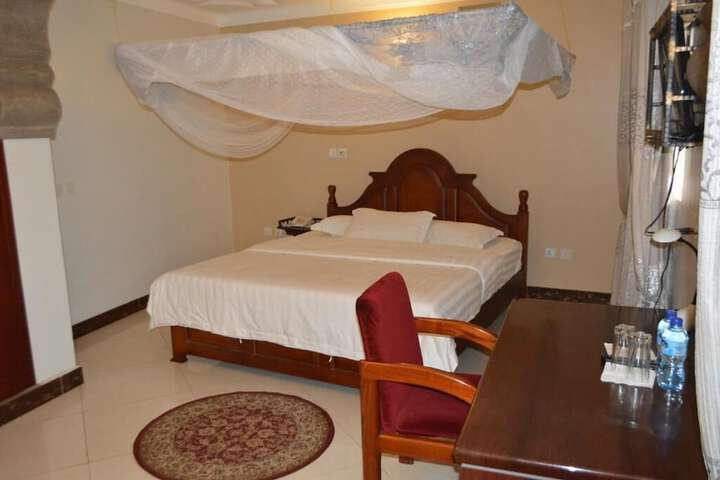 Room 14 of 80