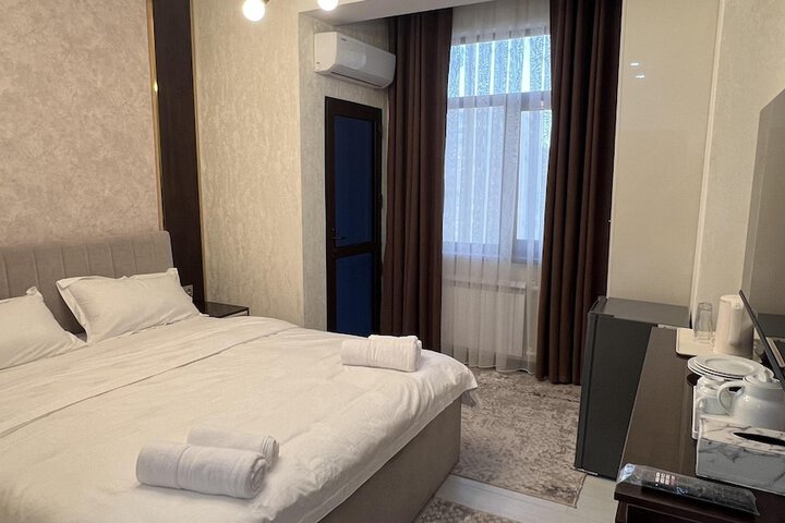 Room 7 of 68