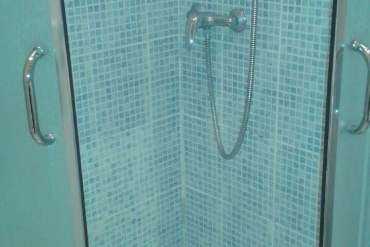 Room 8 of 9