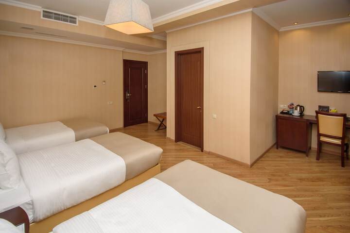 Room 36 of 80