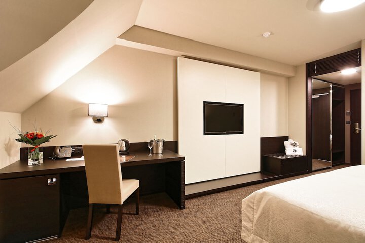 Room 12 of 43