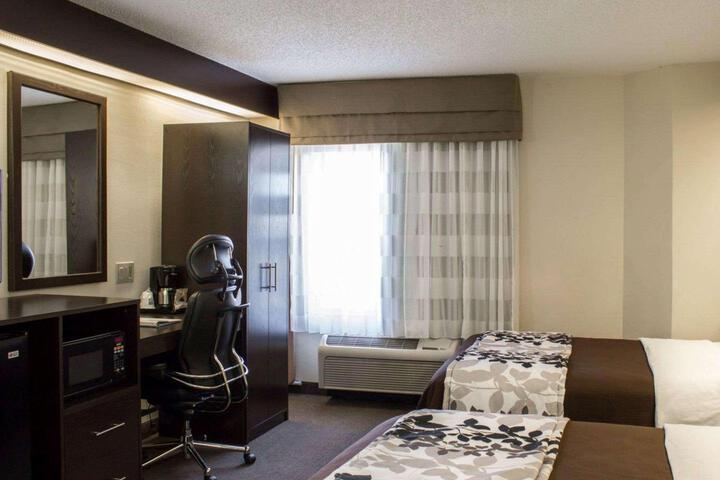 1 King Bed (6 of 7)