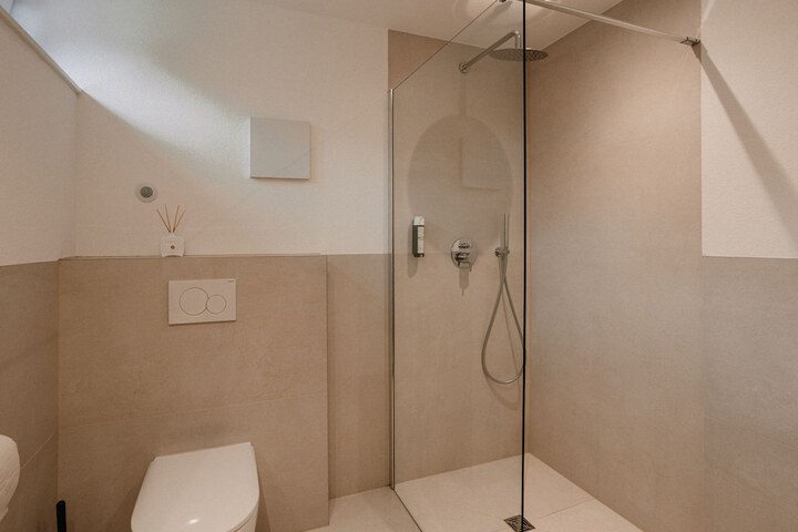 Room 13 of 23