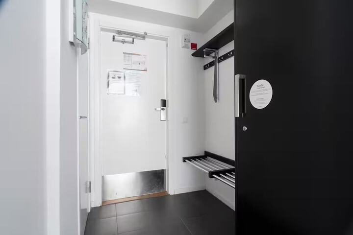 Room 72 of 865