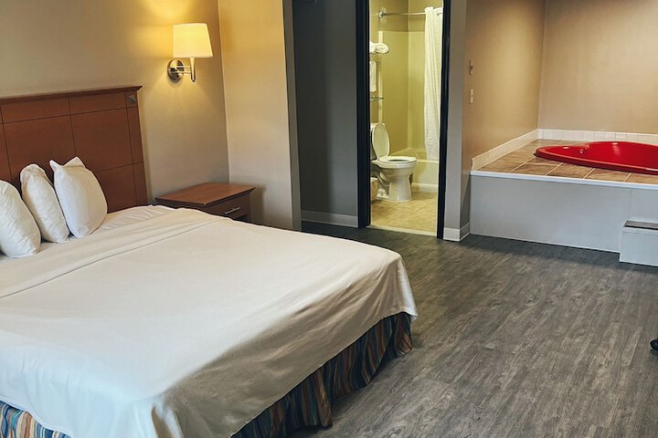 1 King Bed (10 of 33)