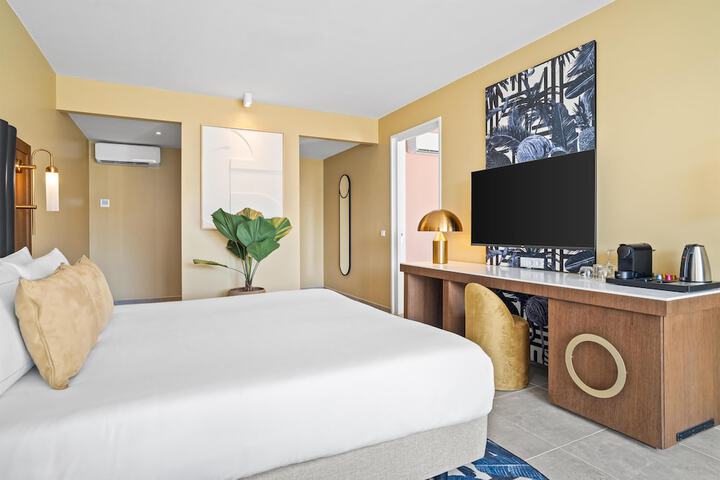 Room 45 of 170