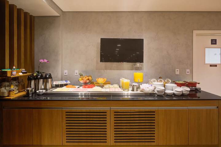 Breakfast/Coffee Service 31 of 40