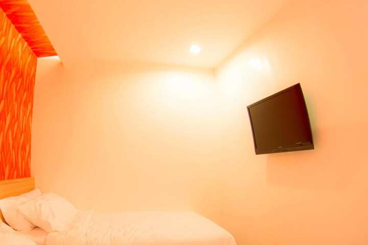 Room 14 of 33