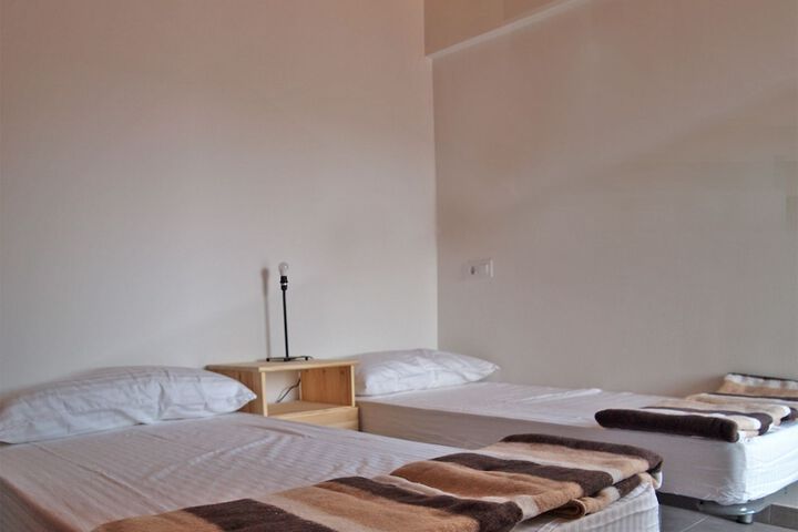 Room 4 of 7