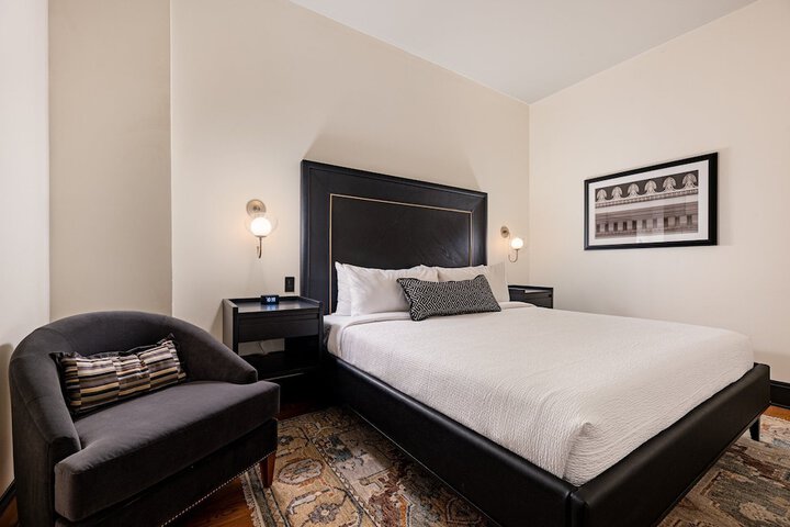 Room 106 of 341