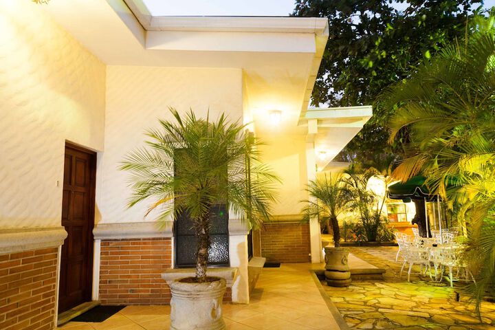Entrance & Lobby