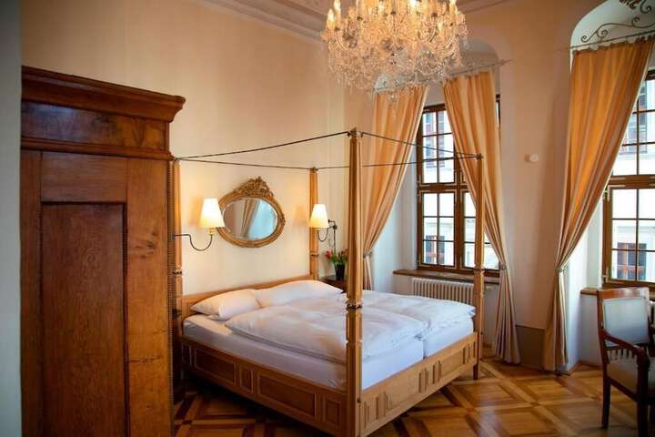 Room 18 of 61