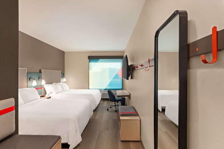 1 King or 2 Queen Beds (12 of 14)