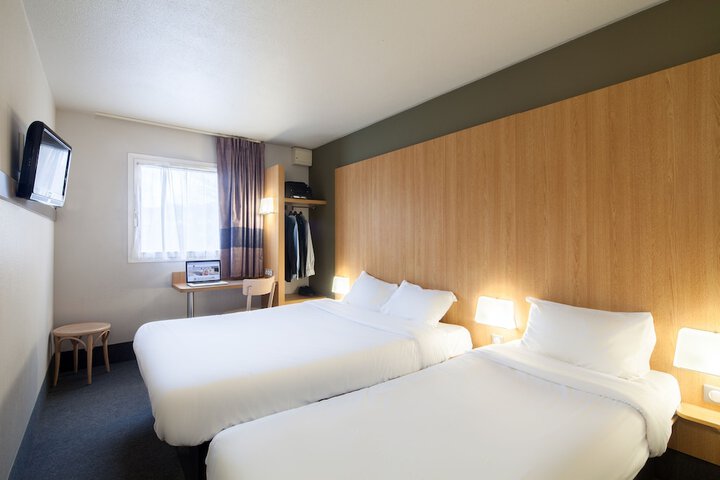 Room 13 of 36