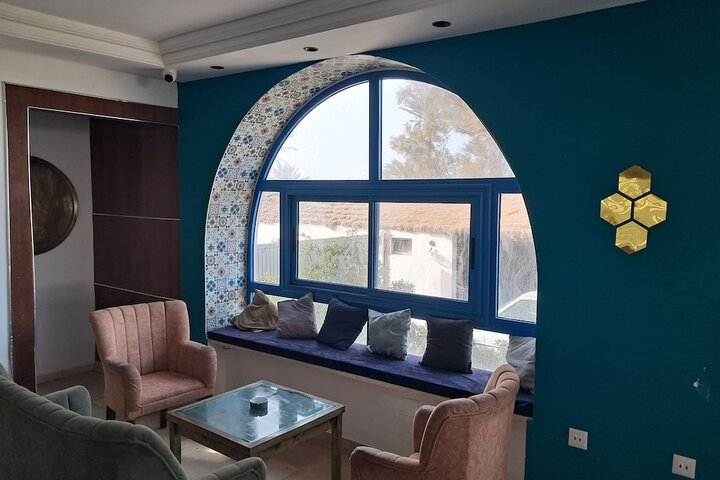 Lounge 52 of 74