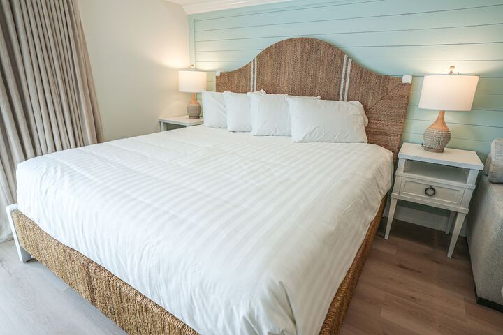 Room 4 of 115