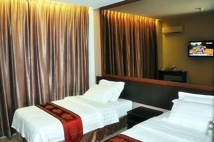 Room 9 of 12