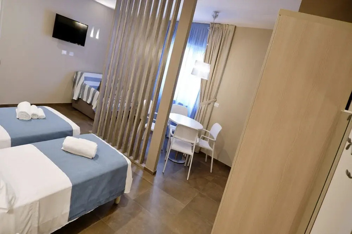 Room 5 of 11