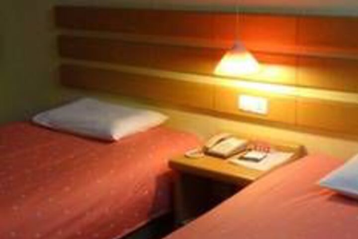 Room 4 of 20
