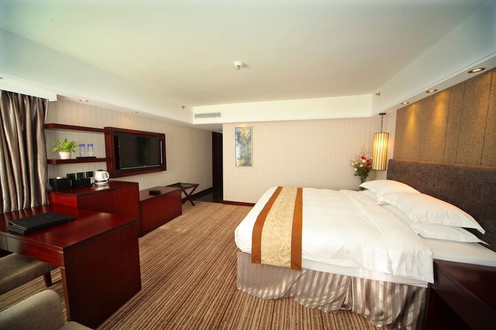 Room 9 of 80