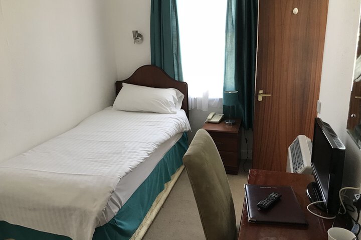 Room 16 of 37