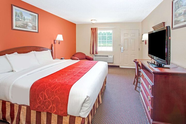 1 Queen Bed Mobility Accessible