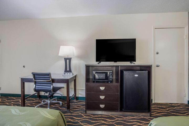 2 Double Beds (3 of 10)