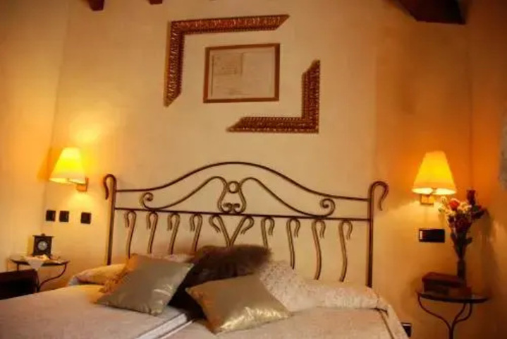 Room 6 of 20
