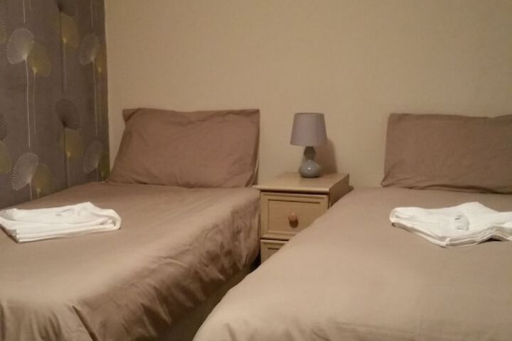 Room 6 of 18